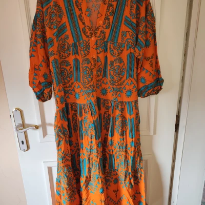 NOVO(ODLIČNO POLOVNO)