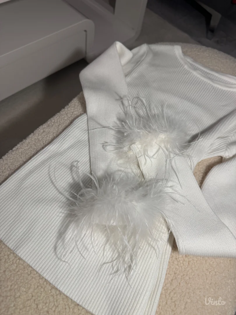 MAJICA BELA SA PERJEM