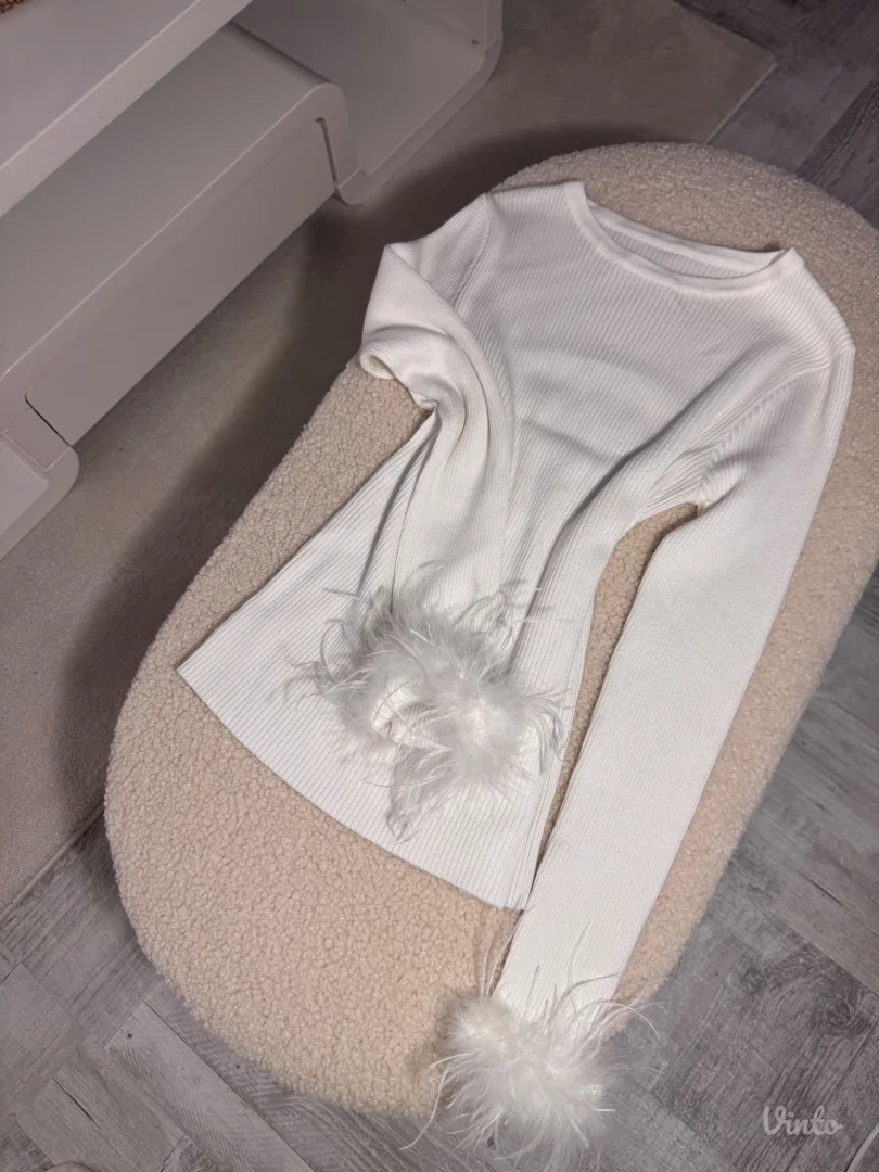 MAJICA BELA SA PERJEM