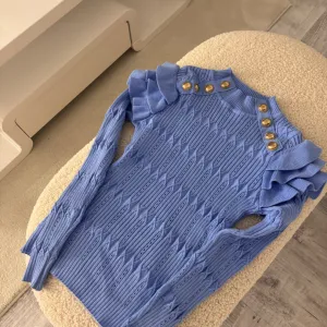 PLAVI DŽEMPERAK SA NITNAMA