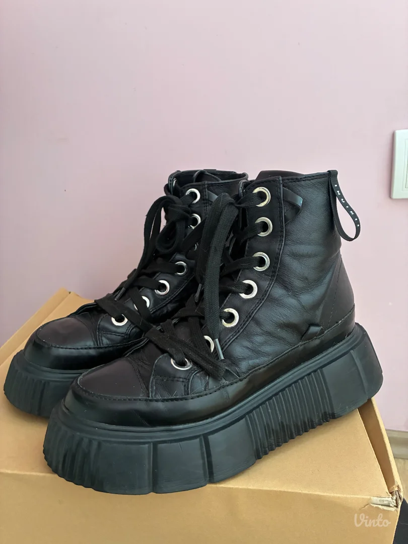 Inuikii ženske čizme