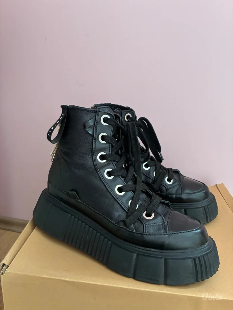 Inuikii ženske čizme