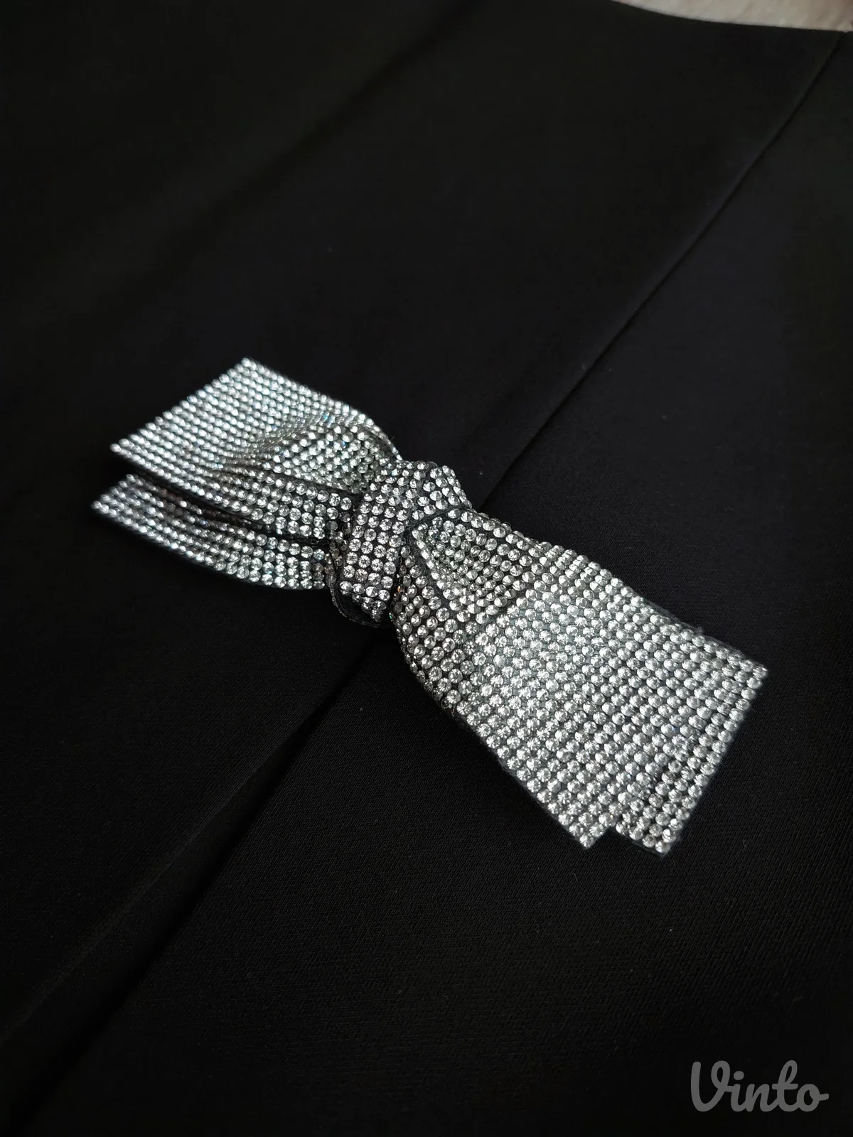 ZARA crna mini suknja sa štras mašnom (Nova sa etiketom)