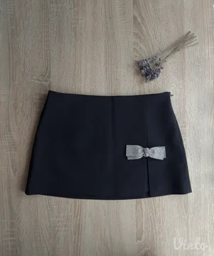 ZARA crna mini suknja sa štras mašnom (Nova sa etiketom)