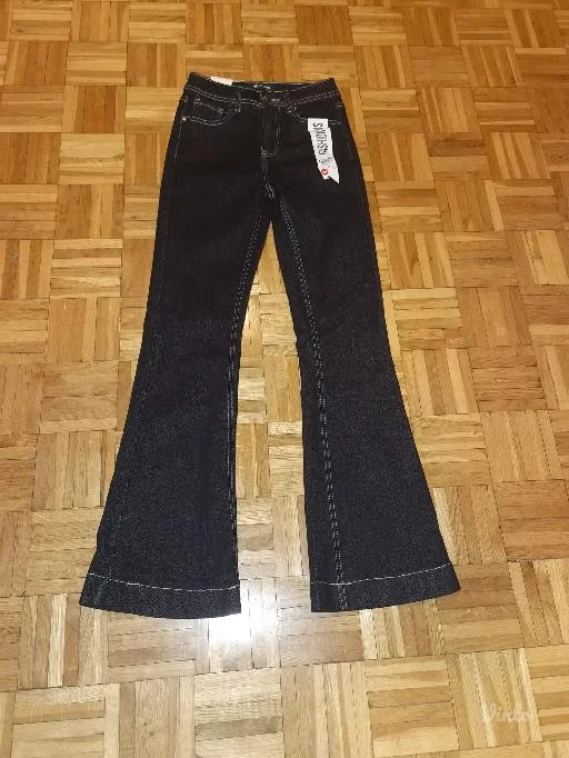 Zvoncare sa etiketom