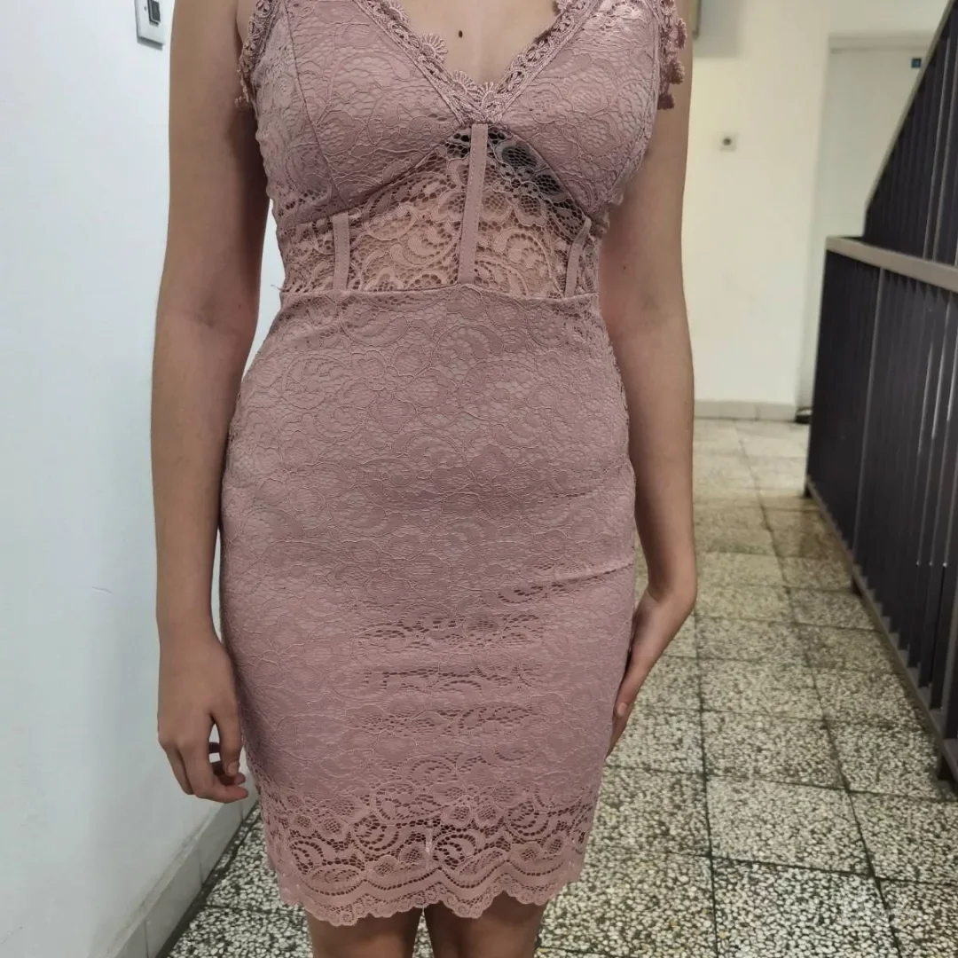 Čipkana puder roze haljina
