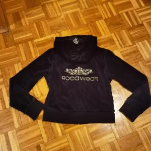 Plišani Rocawear duks