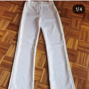 Elegantne bela zvoncare