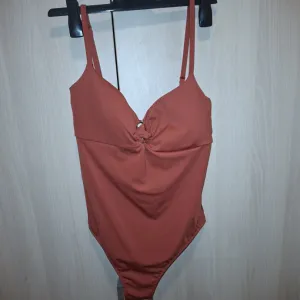 Women’secret jednodelni kupaći kostim XXL – narandžast sa zlatnim detaljem, nov (sa etiketom)