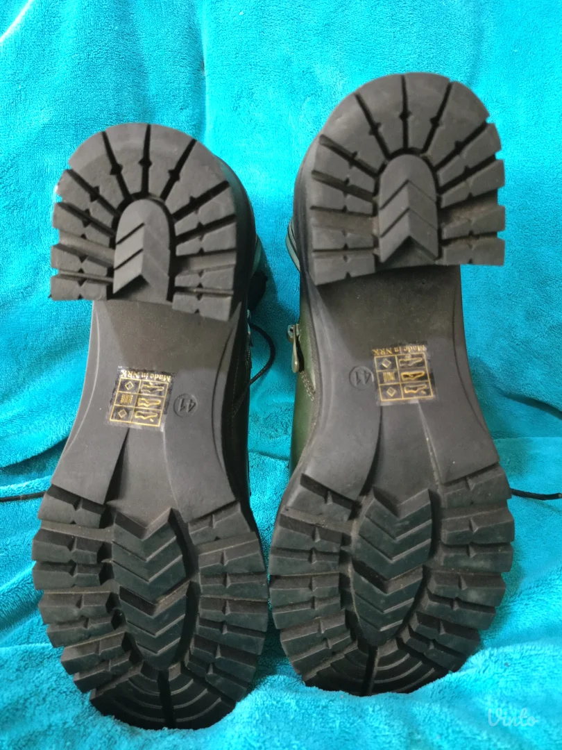 Favorito br 41 kožne nove!