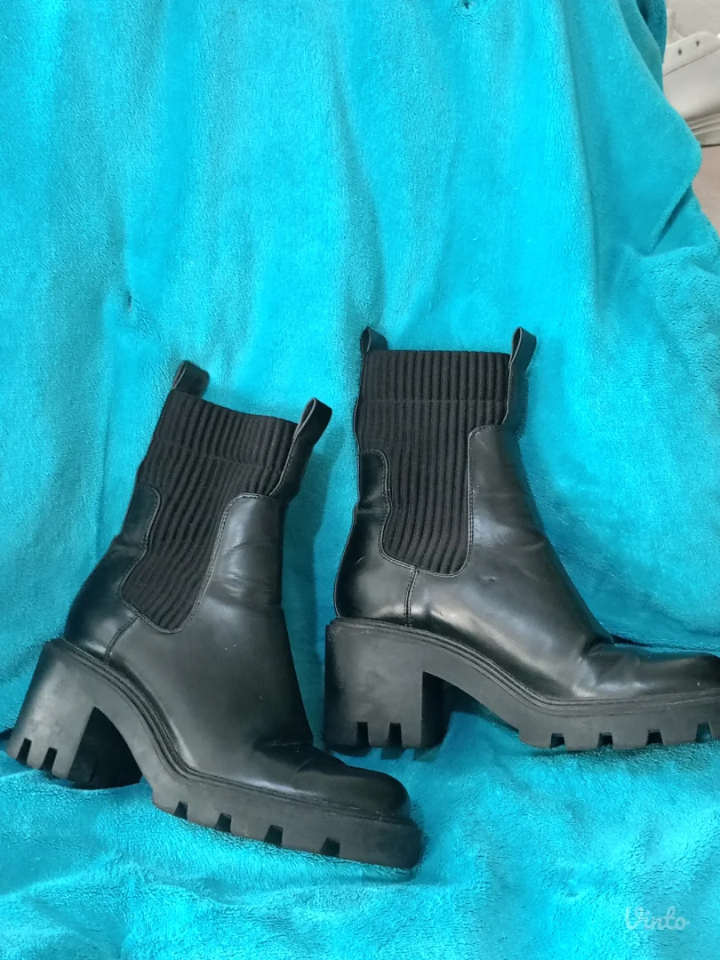 Zara br37 kožne odlične!