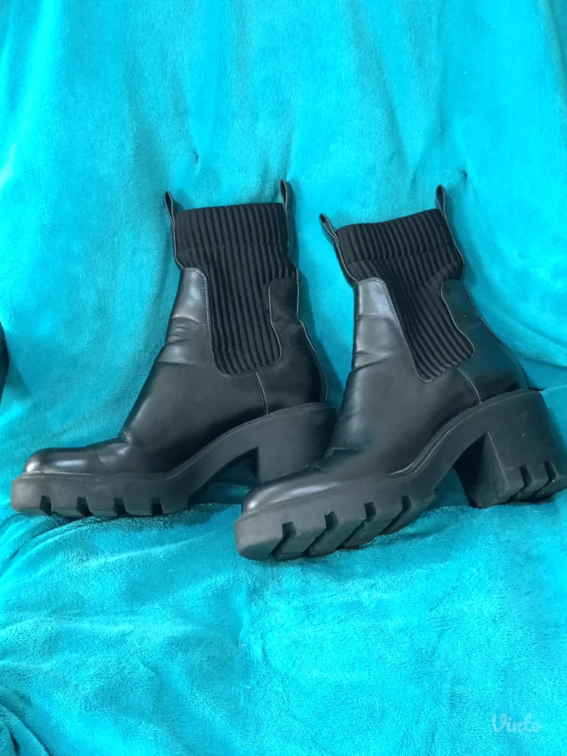 Zara br37 kožne odlične!