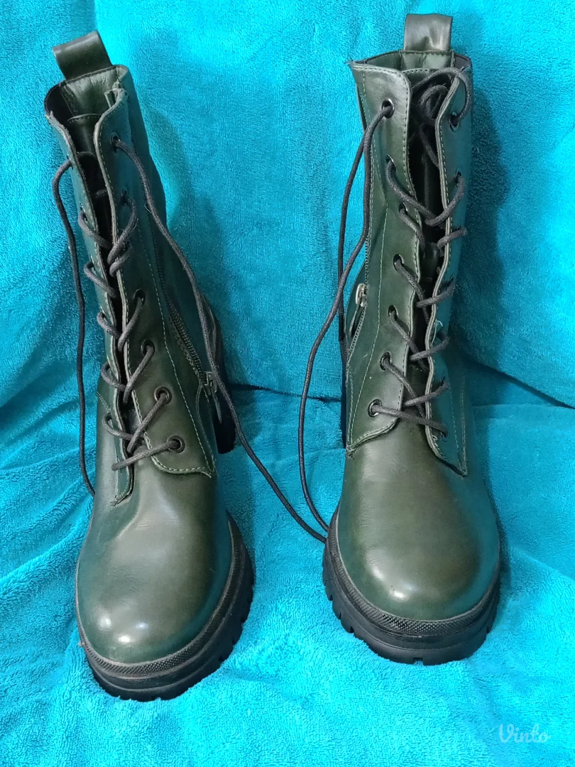 Favorito br 41 kožne nove!