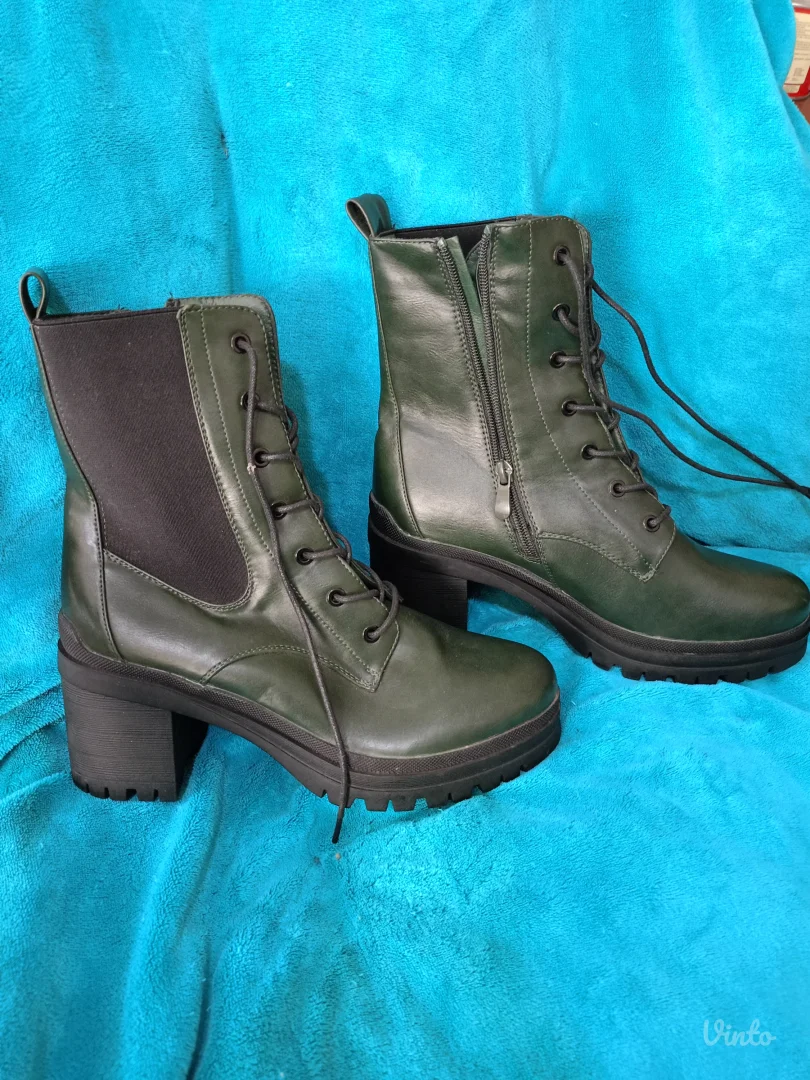 Favorito br 41 kožne nove!