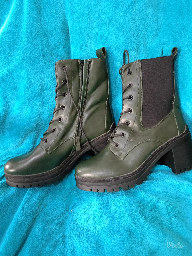 Favorito br 41 kožne nove!