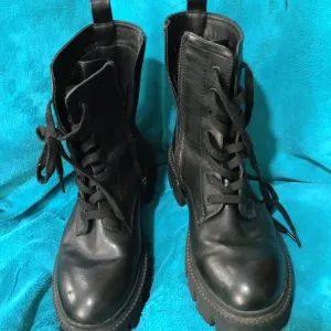 Claudia Donatelli br38 kožne kao nove!