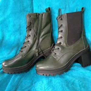 Favorito br 41 kožne nove!