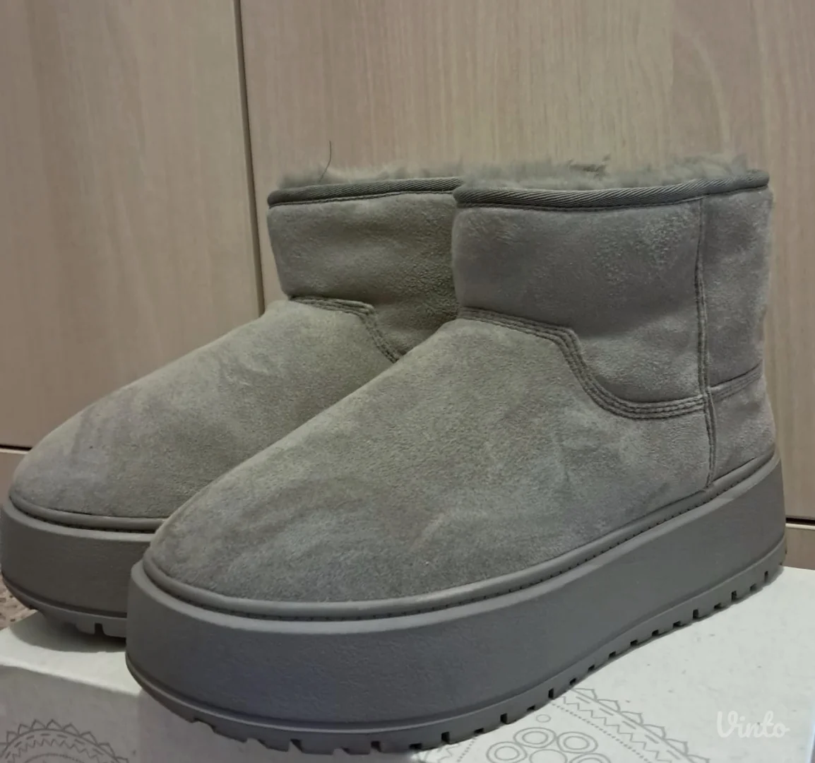 BERSHKA čizme br.40