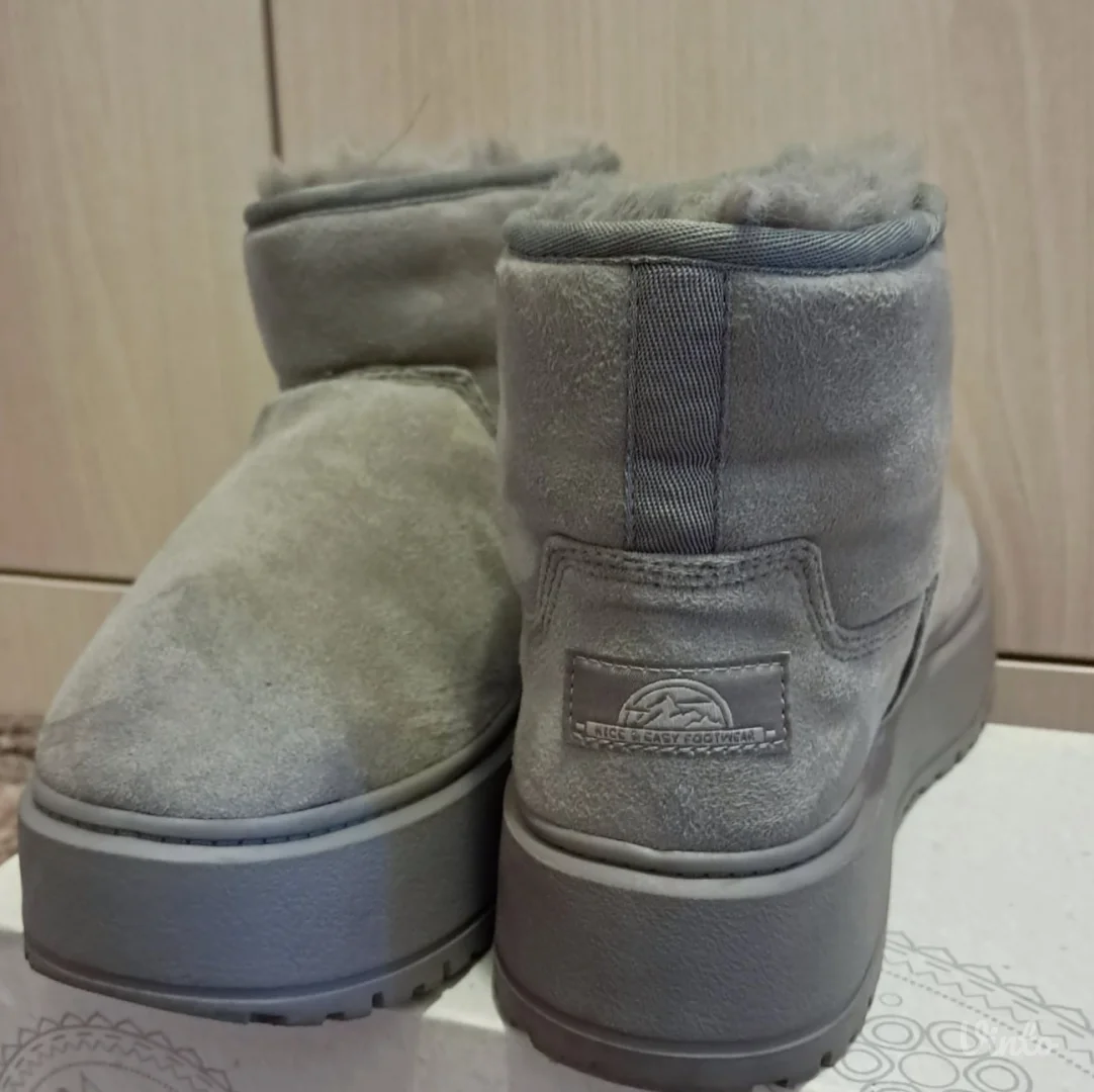 BERSHKA čizme br.40