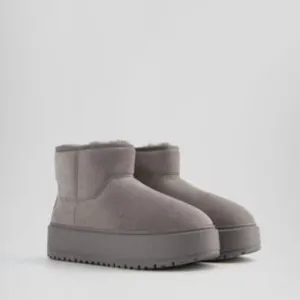 BERSHKA čizme br.40