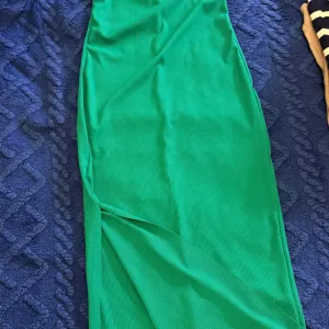 Zelena ženska haljina