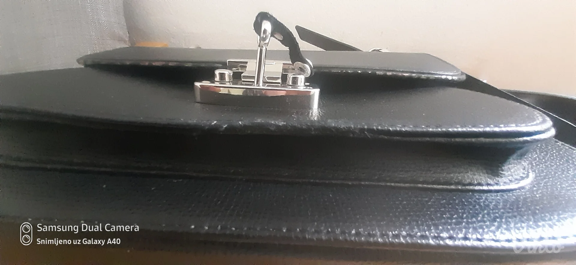 MONA crna kozna torba