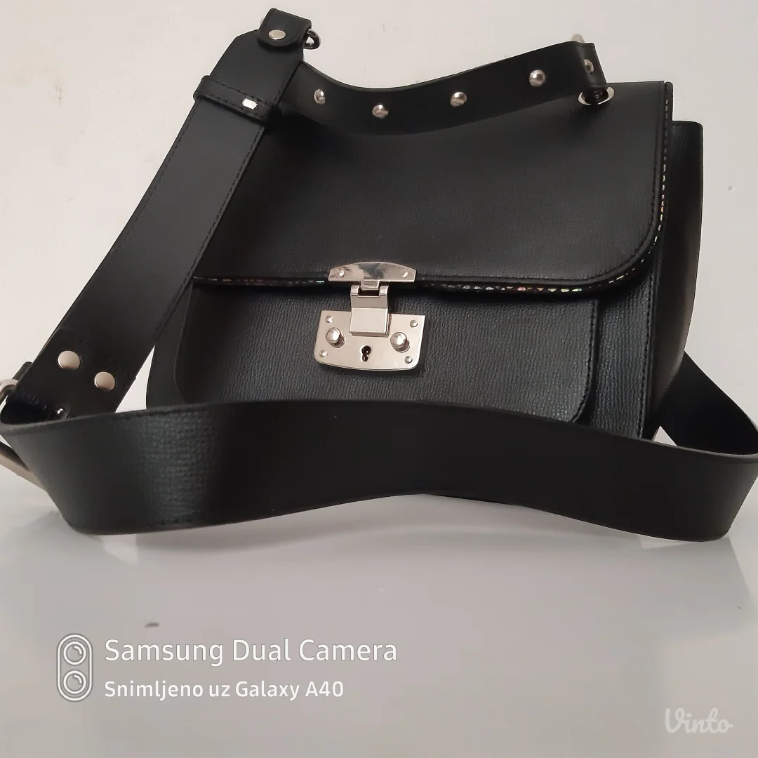 MONA crna kozna torba