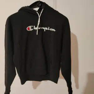 ⚡ CHAMPION Crni Duks/Hoodie