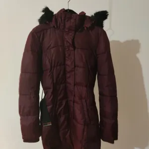 ✨ LEGEND Bordo Zimska Jakna sa Krznom i Kaišem | Vel. M ✨
