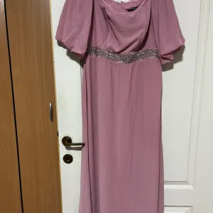 Duga elegantna haljina