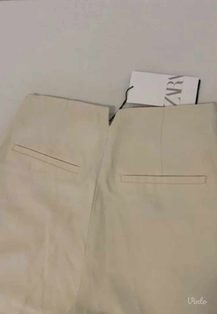 Nove Zara bež pantalone