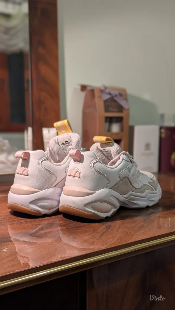 Ellesse Valentina krem patike br.39 PRELEPE