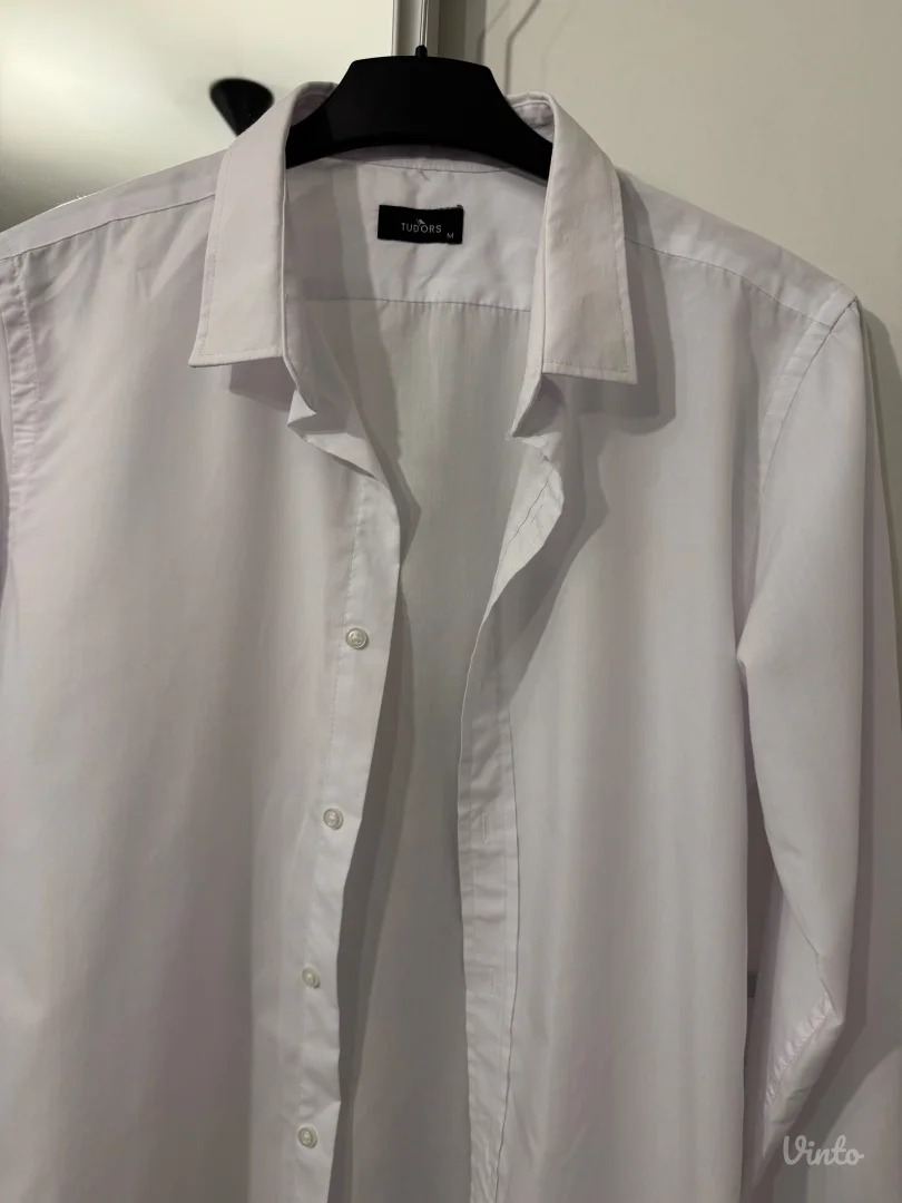 Tudors muska bela kosulja