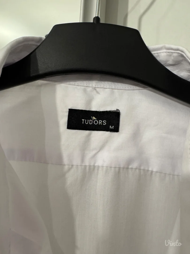 Tudors muska bela kosulja