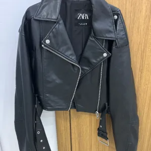 Zara kozna jakna