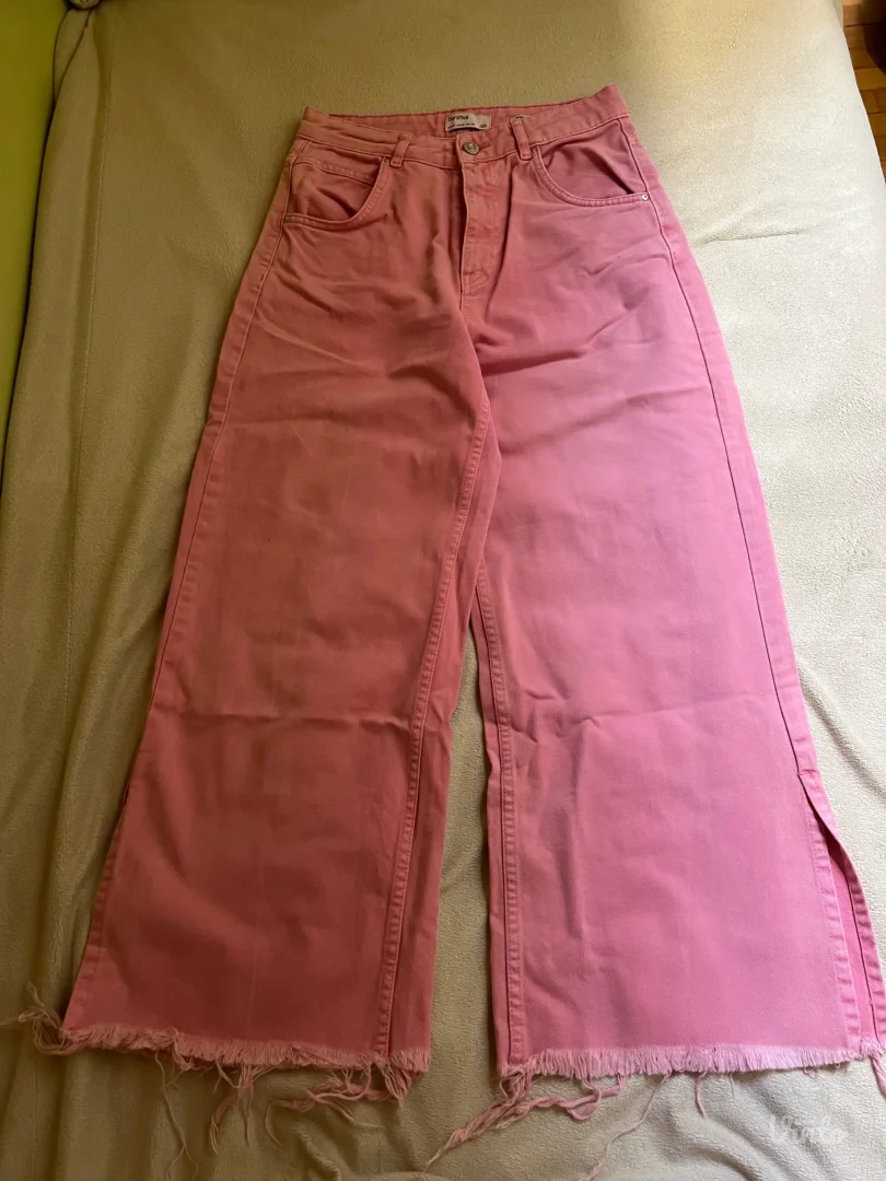 Bershka roze 3/4 farmerke
