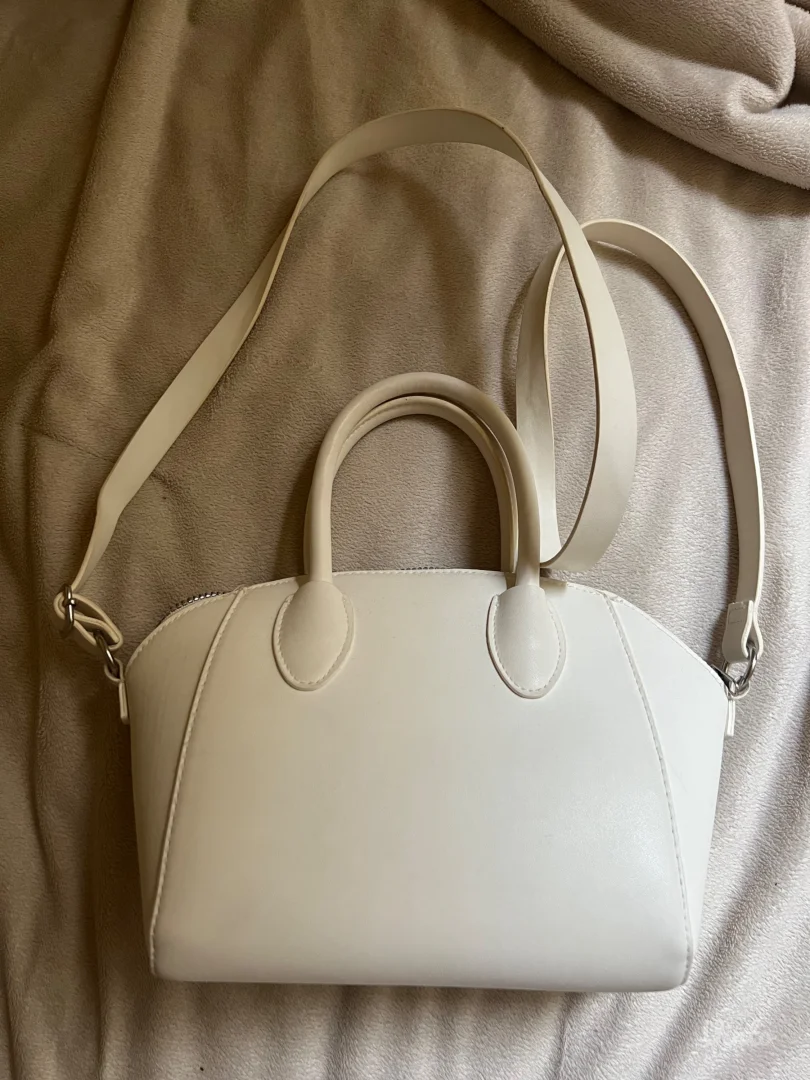 H&M bela torbica sa kaišem