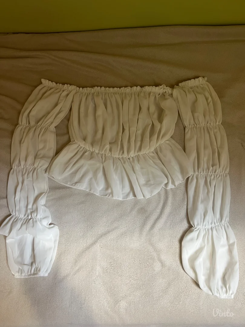 Beli letnji top na duge rukave