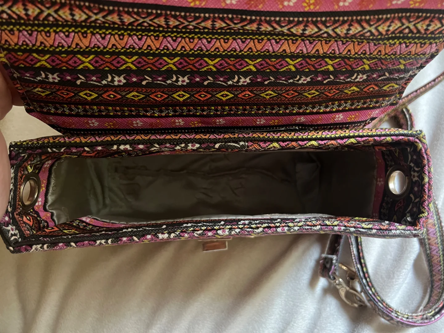 Roze torbica sa kaišem