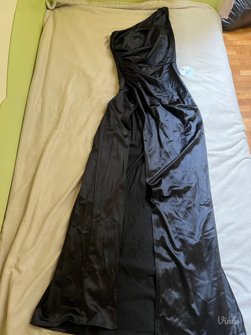 Crna dugacka svecana haljina sa etiketom