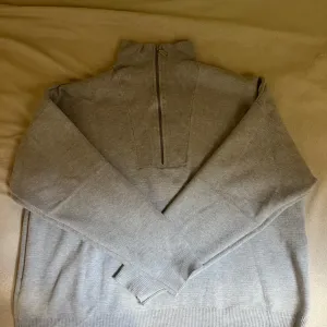 Sivi Stradivarius džemper