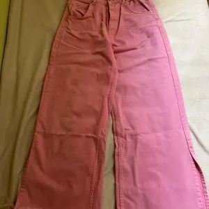 Bershka roze 3/4 farmerke