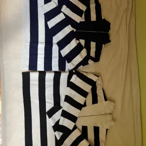 Stradivarius džemperi crni i teget