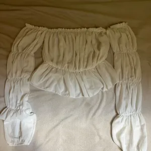 Beli letnji top na duge rukave