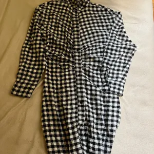 H&M haljina na duge rukave