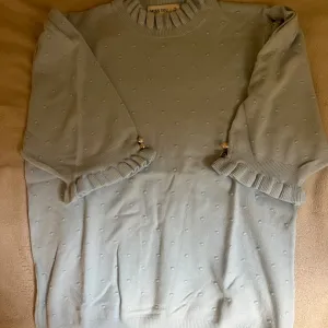 Bebi plava elegantna bluza na kratke rukave