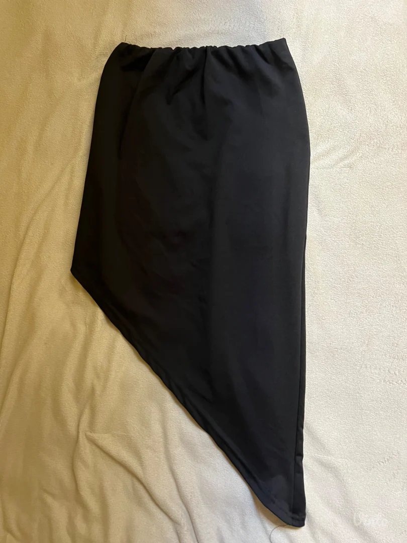 Sečena suknja od likre