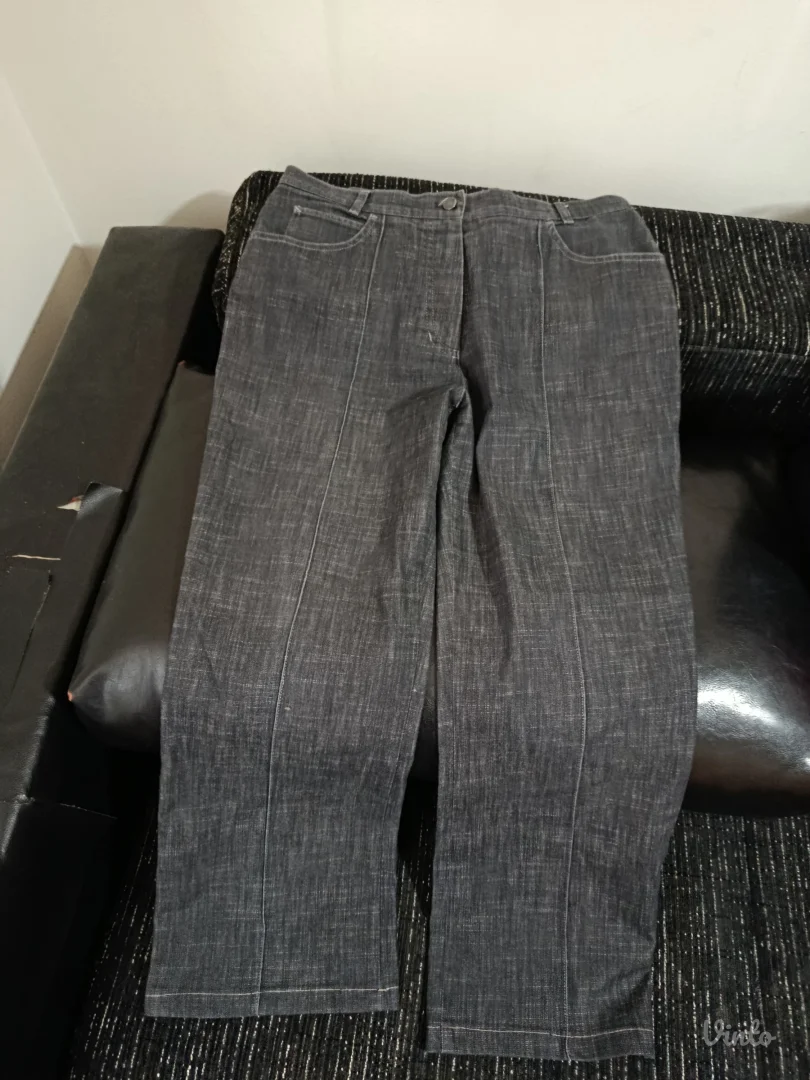 Zenske pantalone M vel