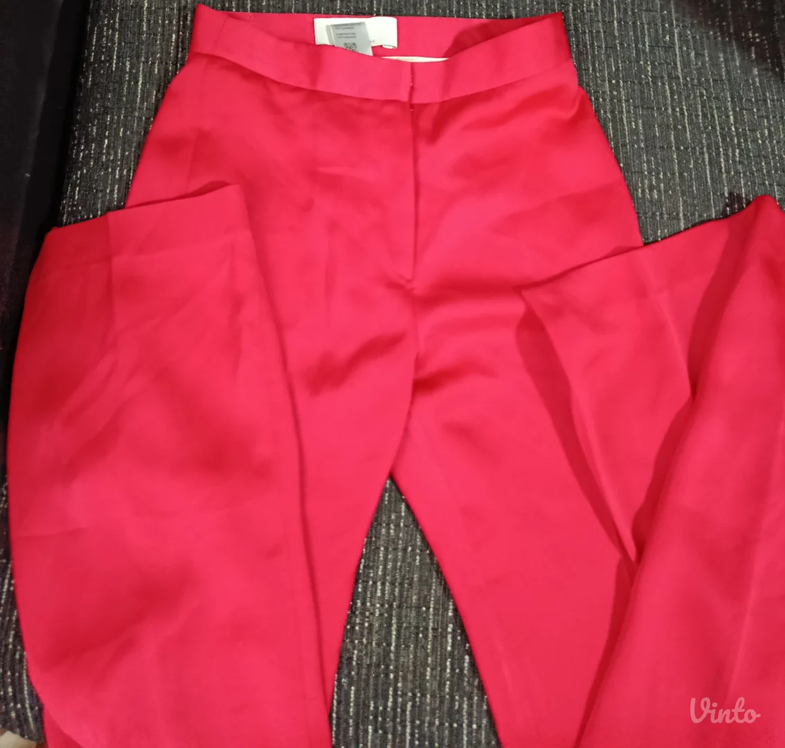NOVO! Crvene pantalone, S vel, B.Tipsarevic