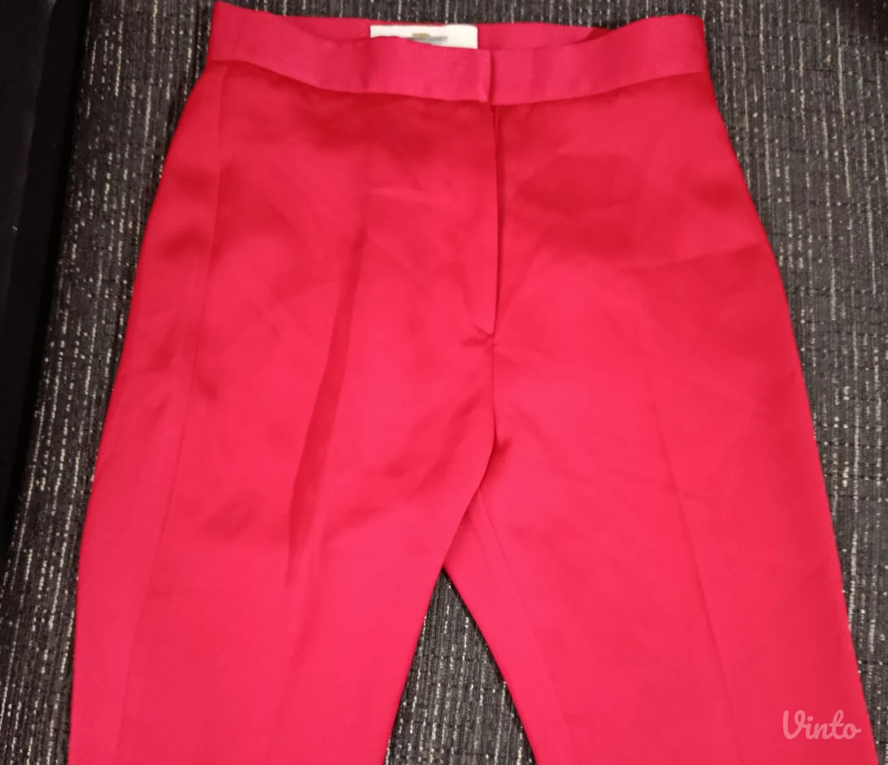 NOVO! Crvene pantalone, S vel, B.Tipsarevic